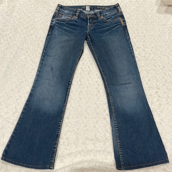 Silver Jeans Denim - Silver Pioneer Stretch Jean flip back embroidered pocket size 28.